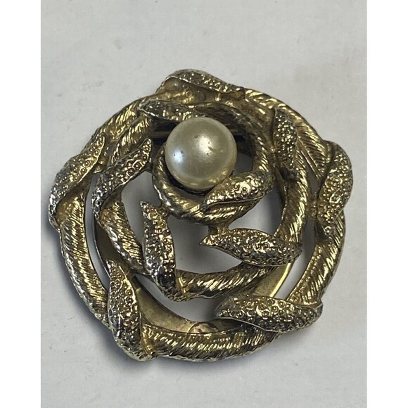Vintage Golden Metal Floral Flower Costume Jewelry Sweater Scarf Clip Rare - Picture 1 of 3